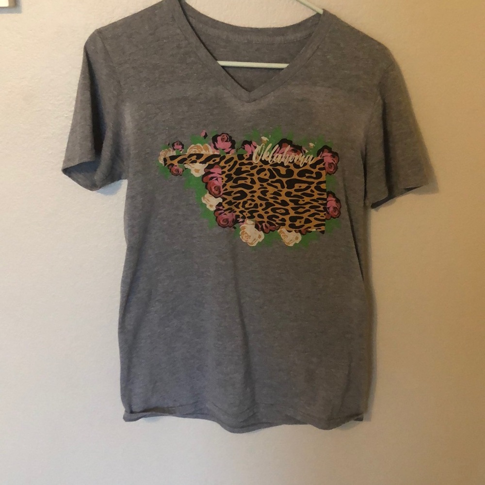 Grey Oklahoma t-shirt, no tags fits like a small.